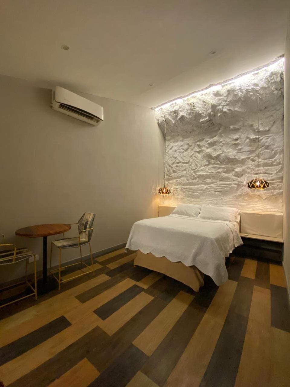 Bed, Breakfast, towels, air conditioner