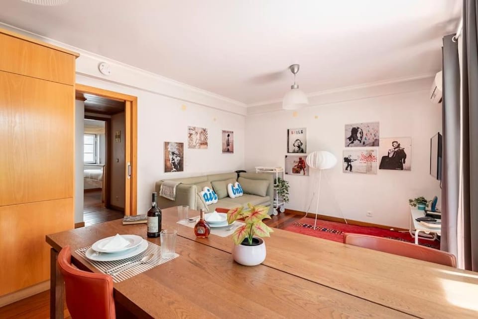 Living room, Seating area, Dining area, air conditioner