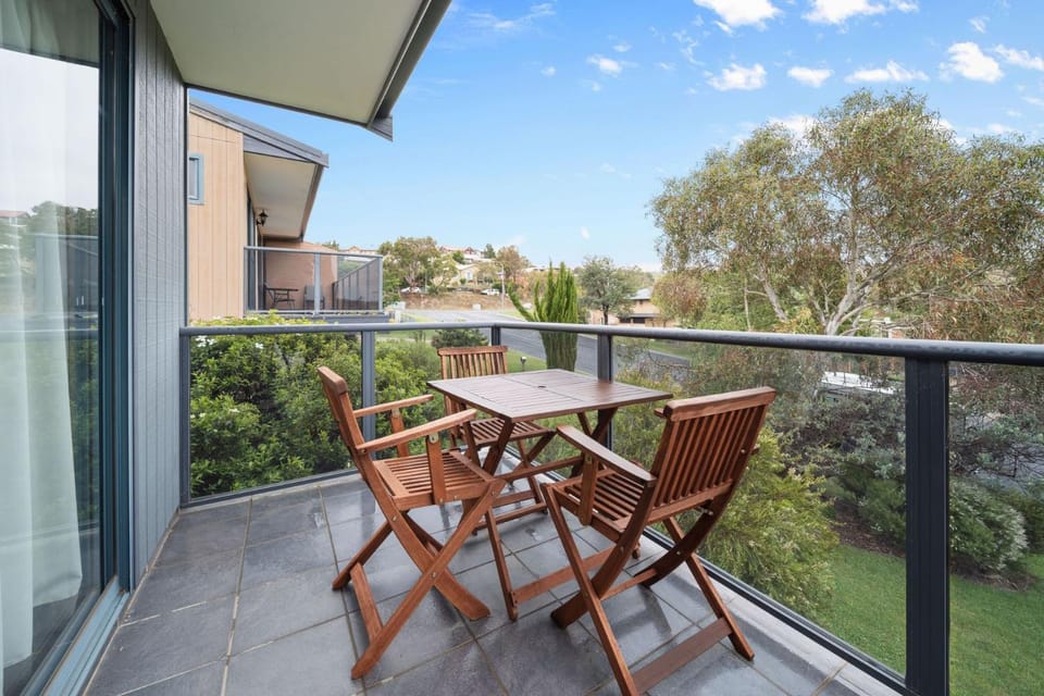 Acacia 2 - Modern 3BR Townhouse l Bath l WiFi l BBQ l Foxtel House in Jindabyne