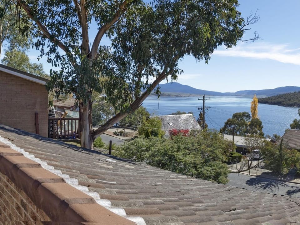 Bundilla 4 - 3BR l Balcony l BBQ l Lake Views l WiFi l Sauna House in East Jindabyne
