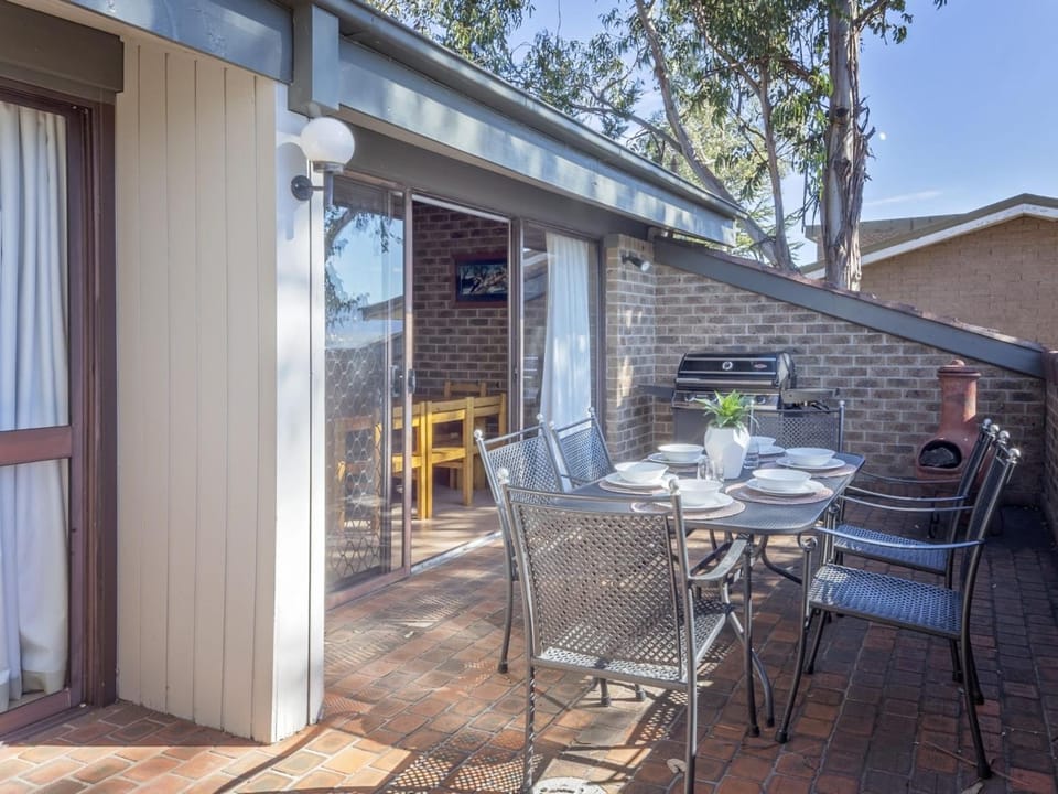 Bundilla 4 - 3BR l Balcony l BBQ l Lake Views l WiFi l Sauna House in East Jindabyne