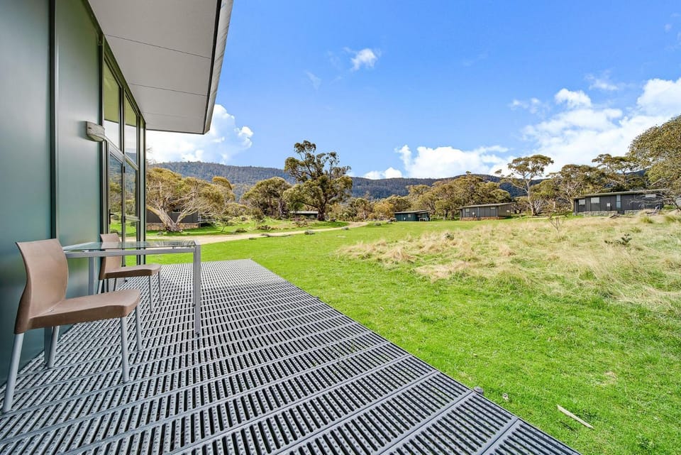 Ecocrackenback 16 Sustainable chalet. House in Crackenback