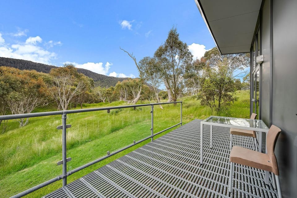 Ecocrackenback Luxe Chalet 3 House in Crackenback