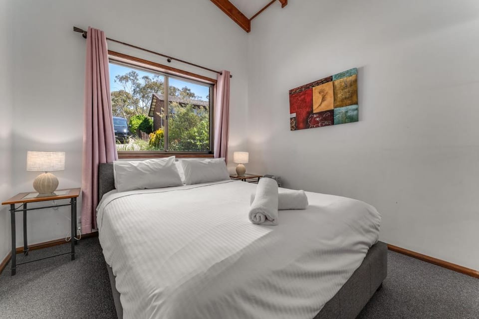 Eliza Lee 3 - 3BR Apartment l Air-Con l WiFi l Double Garage House in Jindabyne
