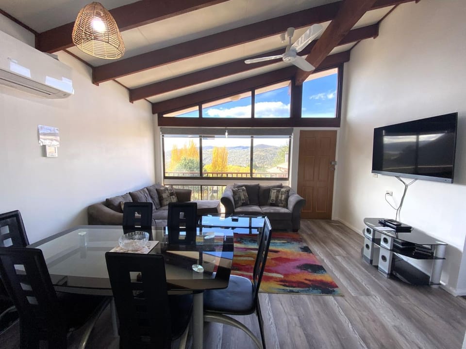 Eliza Lee 3 - 3BR Apartment l Air-Con l WiFi l Double Garage House in Jindabyne