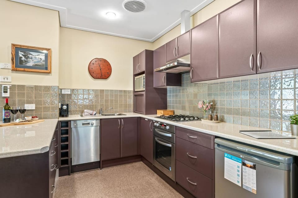 Kickenback Studio - Gym l Indoor Pool l Tennis l Air-Con l WiFi l BBQ House in Crackenback