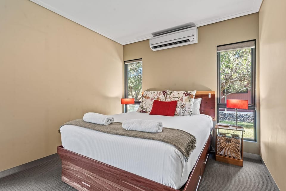 Kickenback Studio - Gym l Indoor Pool l Tennis l Air-Con l WiFi l BBQ House in Crackenback