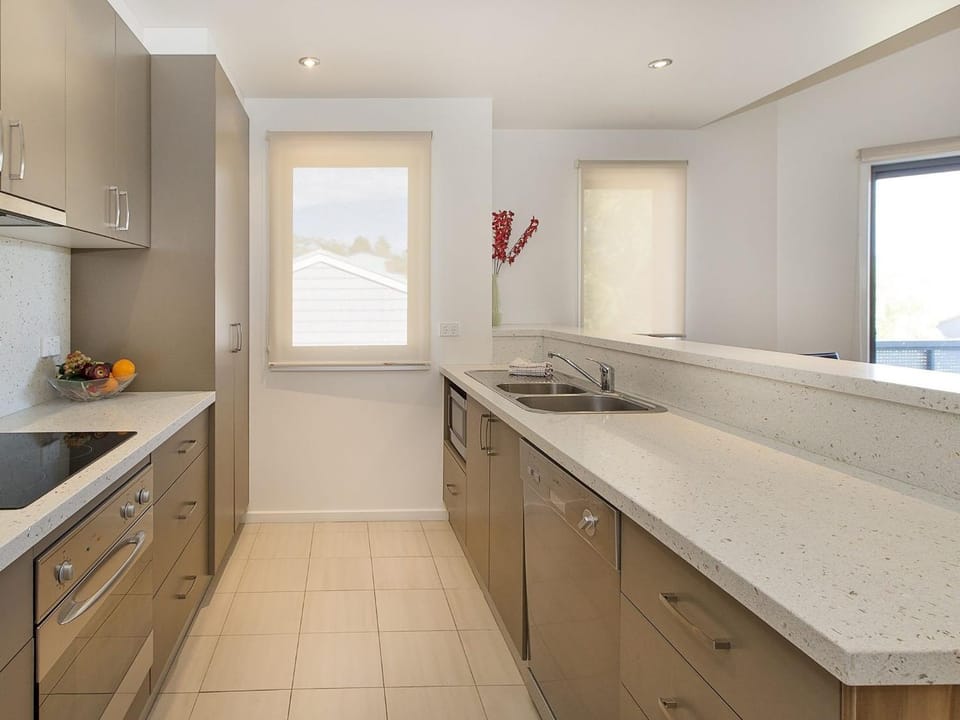 Northview 2 - Modern 2BR Townhouse l Lake View l Central Location l Spa Bath l WiFi House in Jindabyne