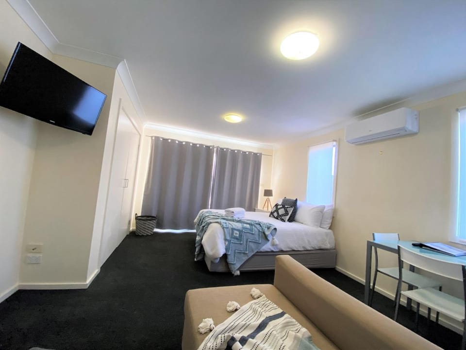 Poley Cow Studio - Lake & Mountain Views l Air-Con l Parking House in Jindabyne
