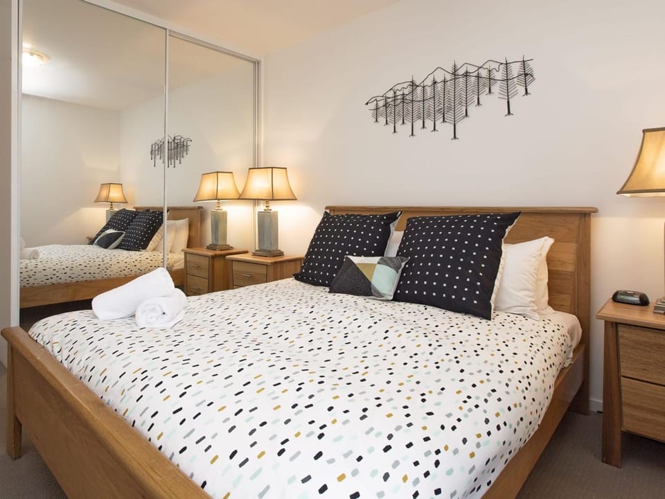 The Edge 5 - Modern 2BR Apartment l WiFi l Lrg Balcony House in Jindabyne