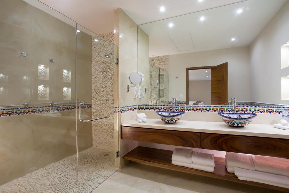 Shower, Bathroom, towels