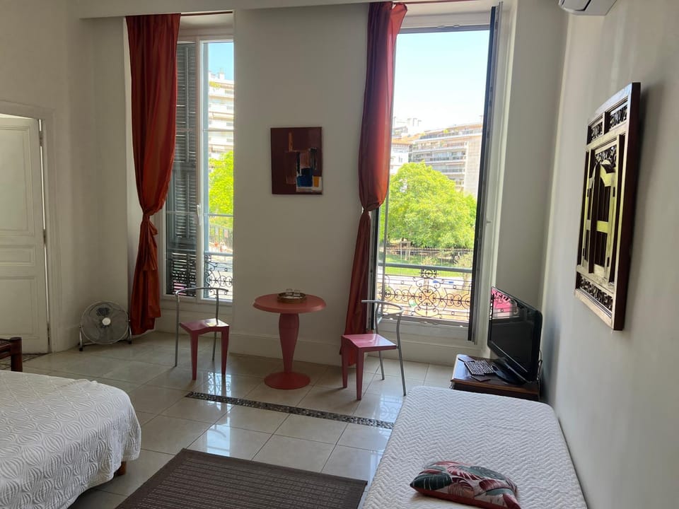 Nice Riviera Sweet Home Chambres d'hotes Bed and Breakfast in Nice