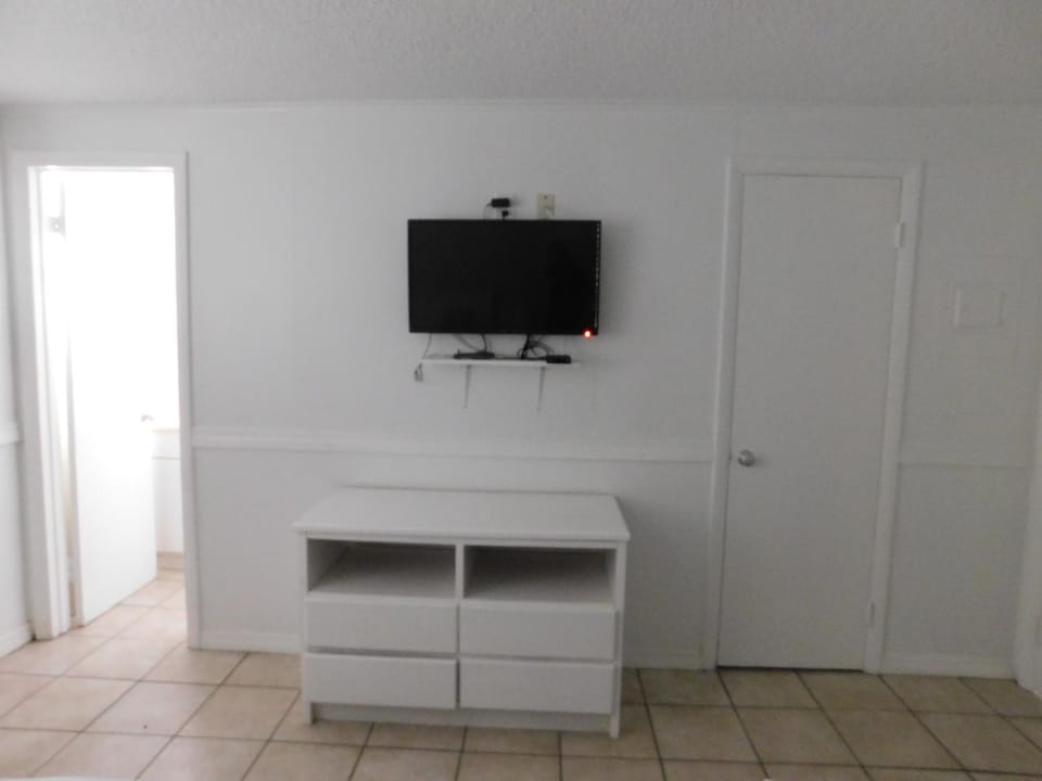 Kingsail Resort Motel in Marathon