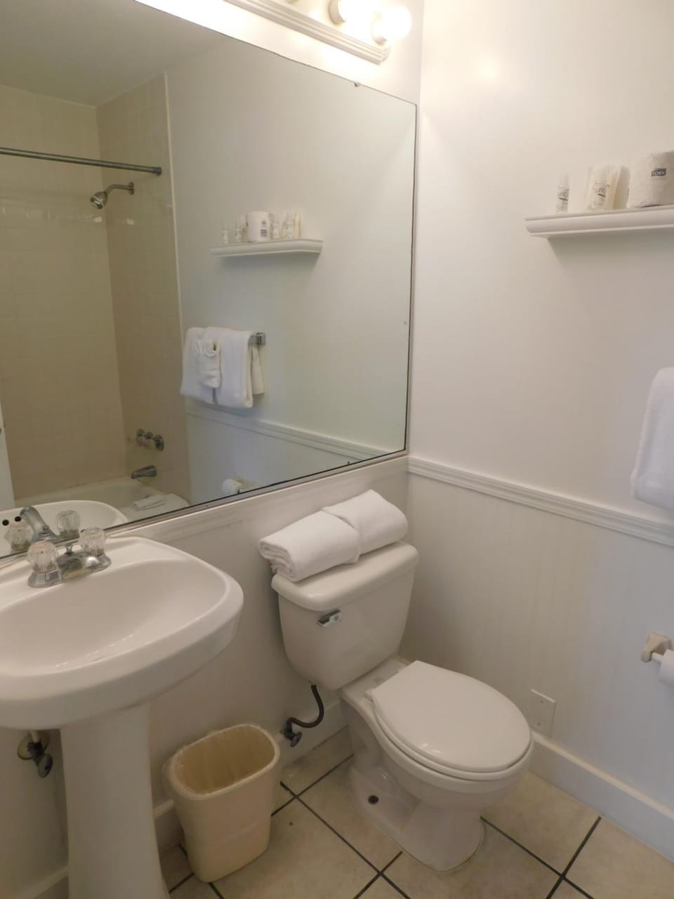 Kingsail Resort Motel in Marathon