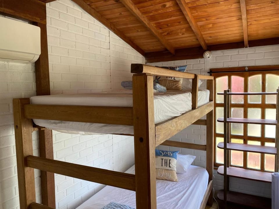 Bedroom, bunk bed