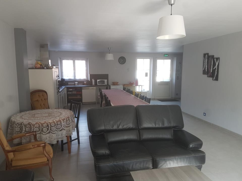 Kitchen or kitchenette, Living room