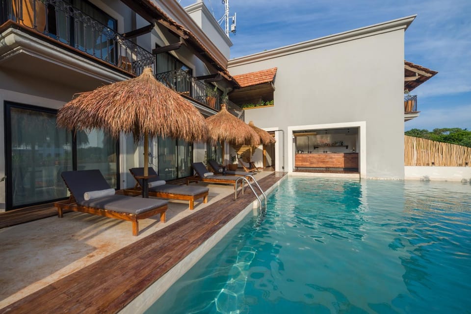 Area and facilities, Swimming pool, Swimming pool
