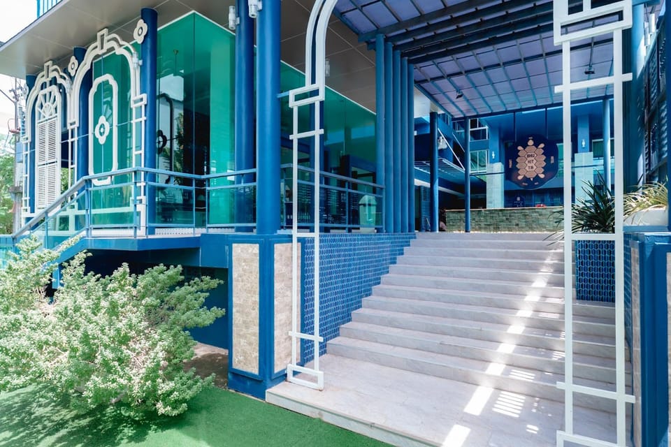 Facade/entrance
