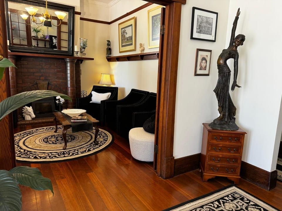 Living room, Decorative detail, Seating area