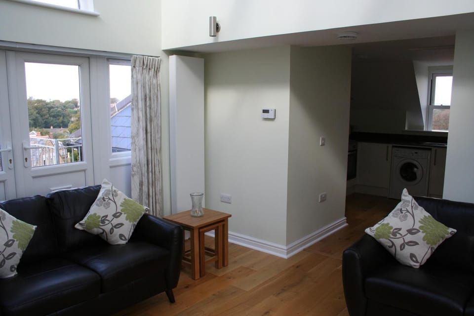 Kitchen or kitchenette, Living room, Seating area