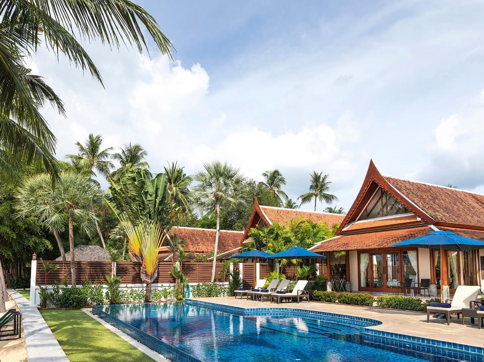 Day, Swimming pool
