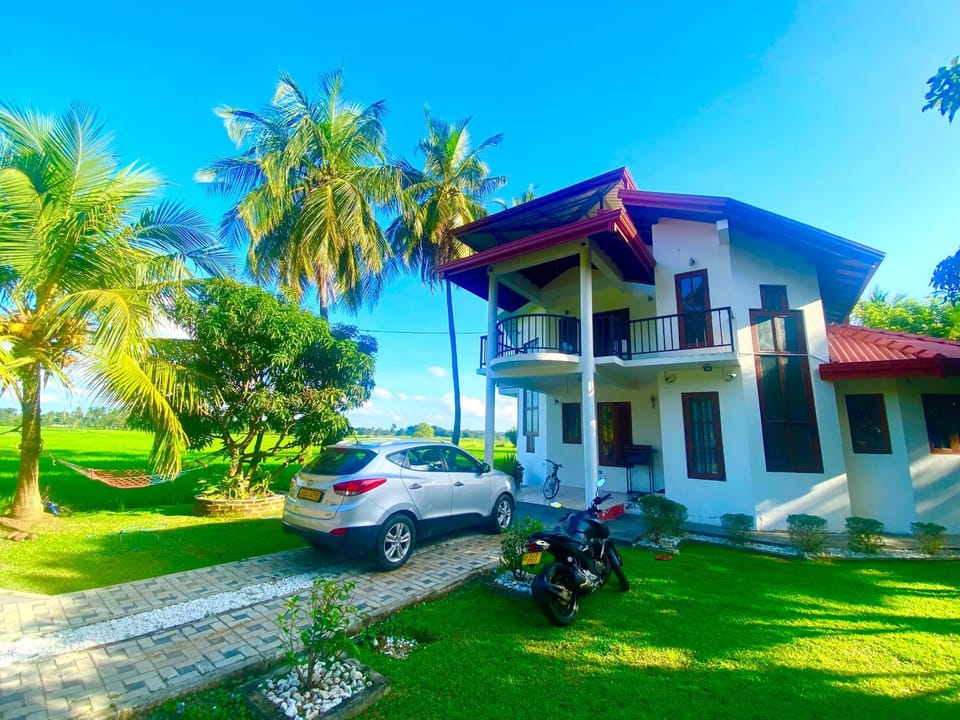 Property building, Garden, Parking