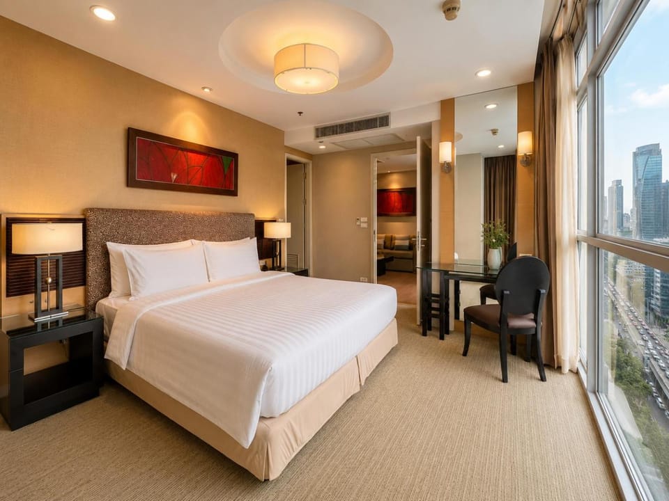 Bed, Photo of the whole room, Seating area, Bedroom, air conditioner