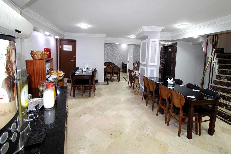 Dining area, Breakfast