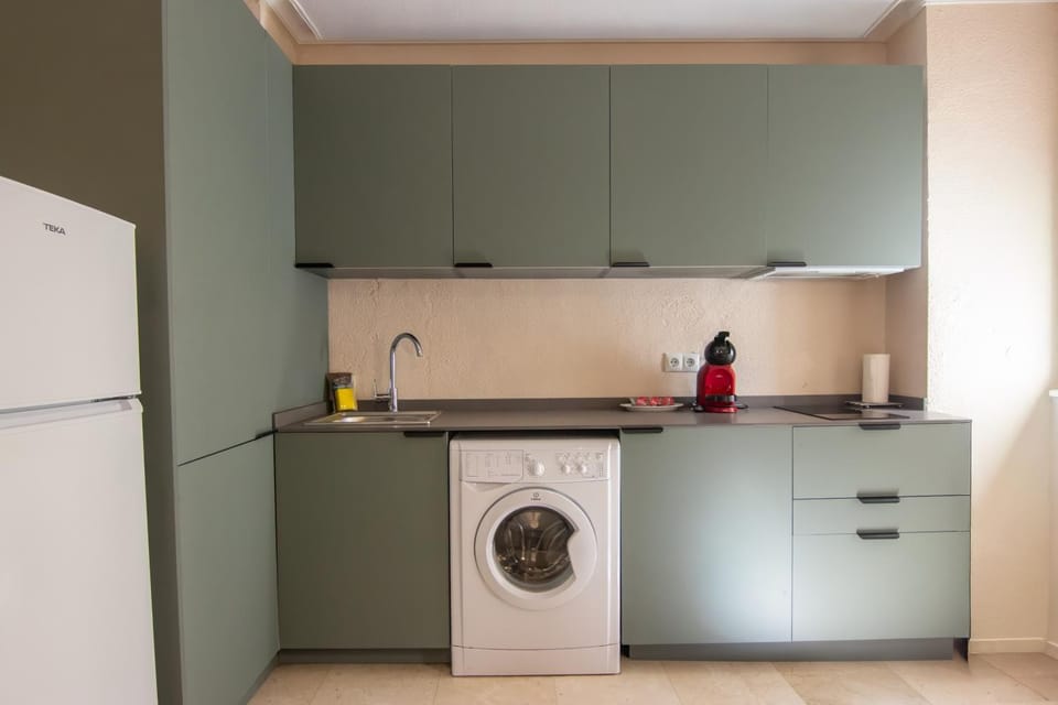 Kitchen or kitchenette, stove, washing machine