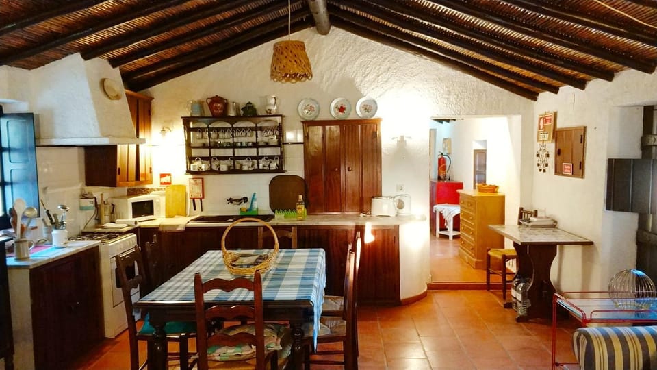 Monte do Altinho Country House in Setubal District