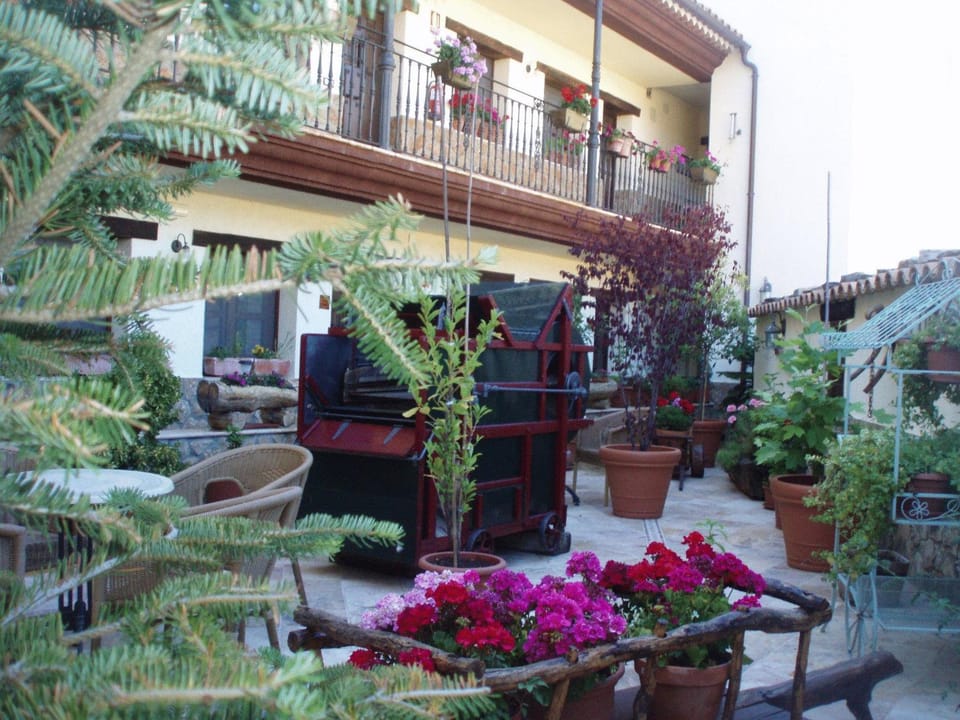 Hostal Restaurante La Muralla Bed and Breakfast in La Mancha