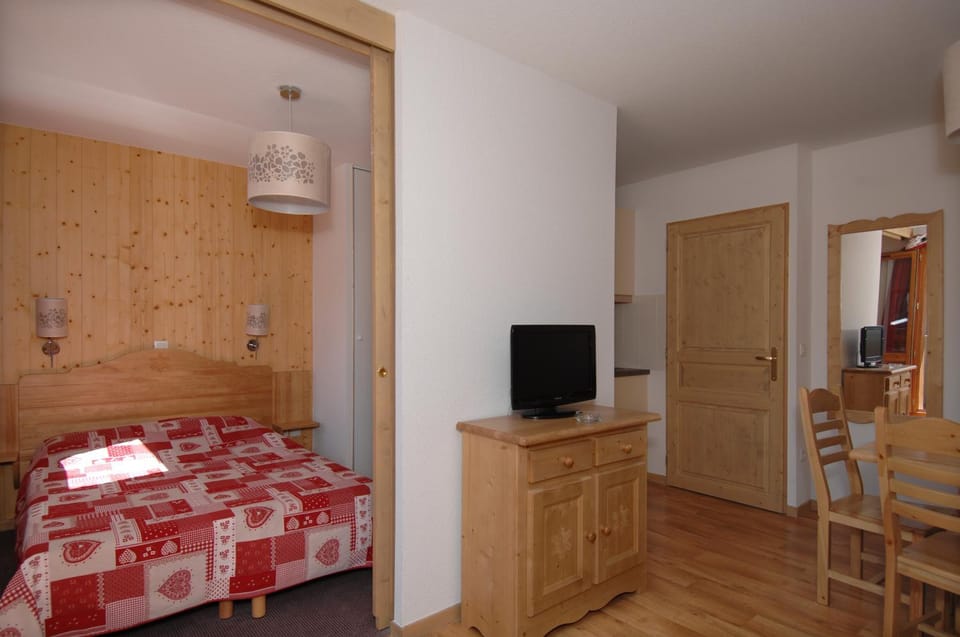 Dining area, Bedroom