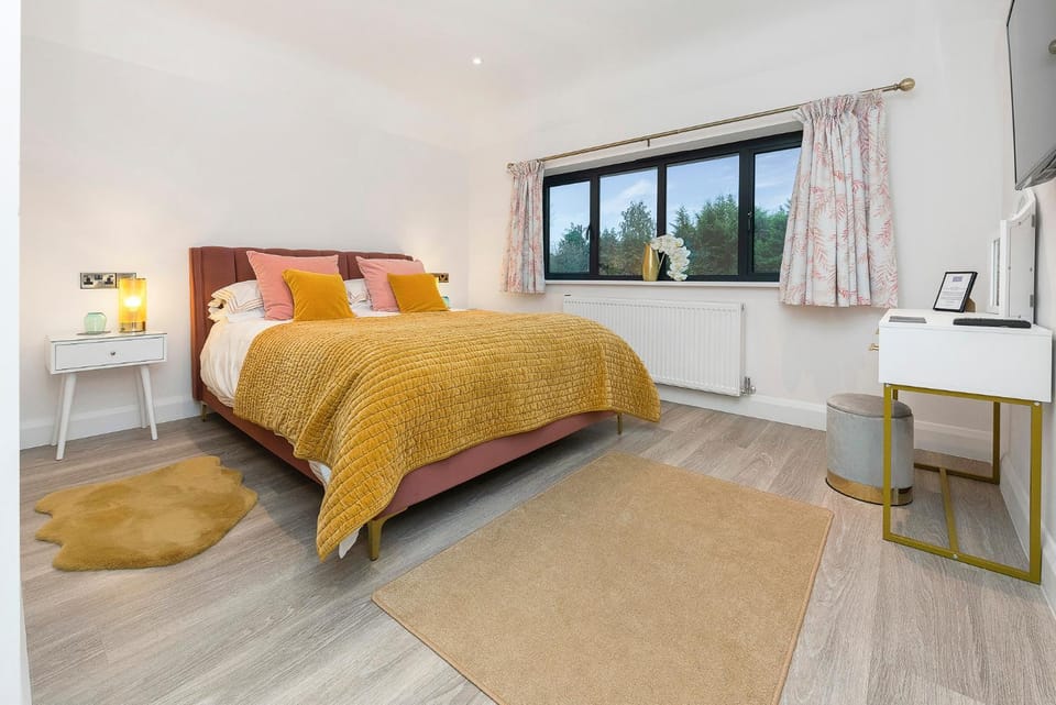 Bed, Photo of the whole room, Bedroom