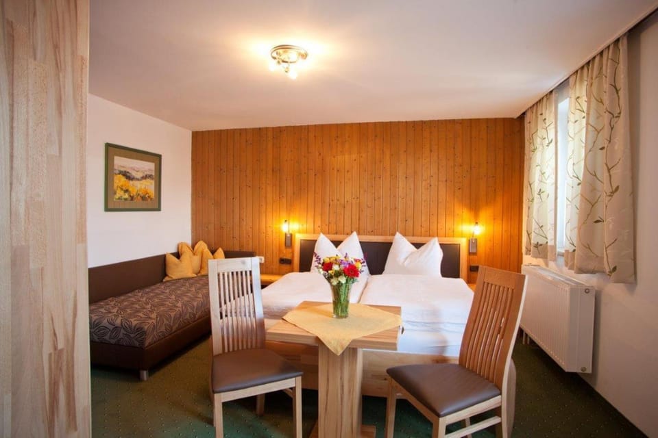 Bed, Seating area