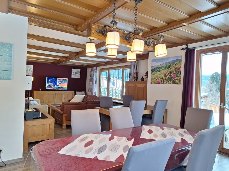 Living room, Dining area