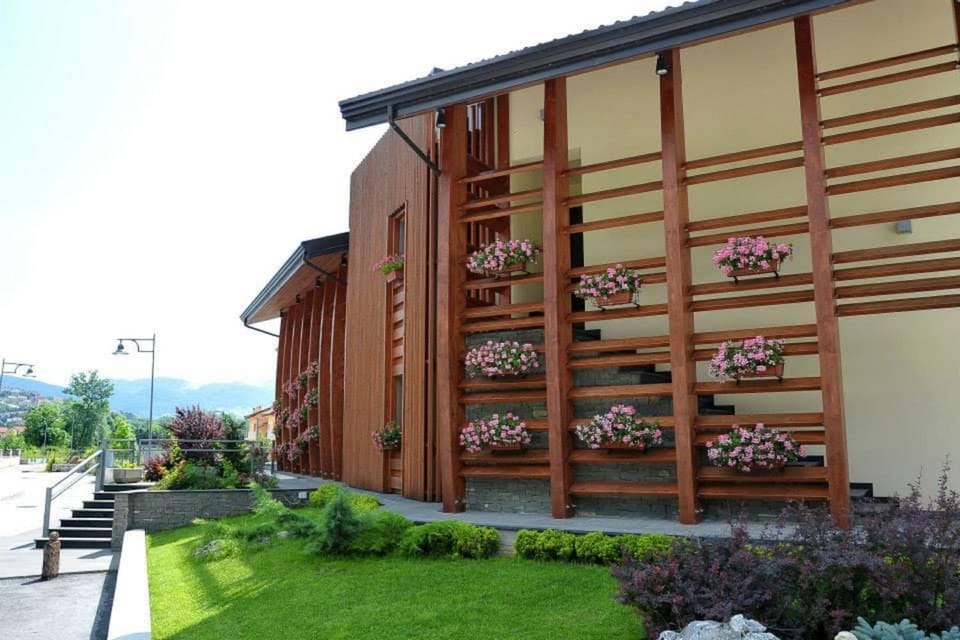 Facade/entrance