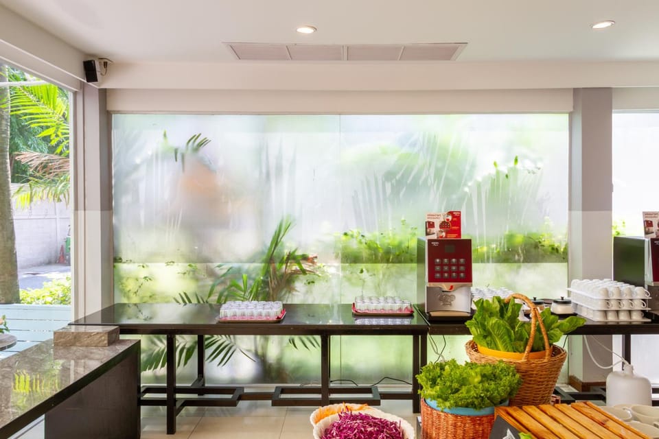 Restaurant/places to eat, Breakfast, Buffet breakfast