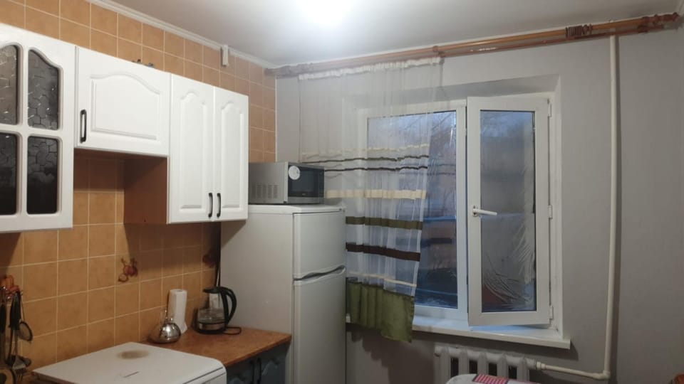 Coffee/tea facilities, Kitchen or kitchenette, stove