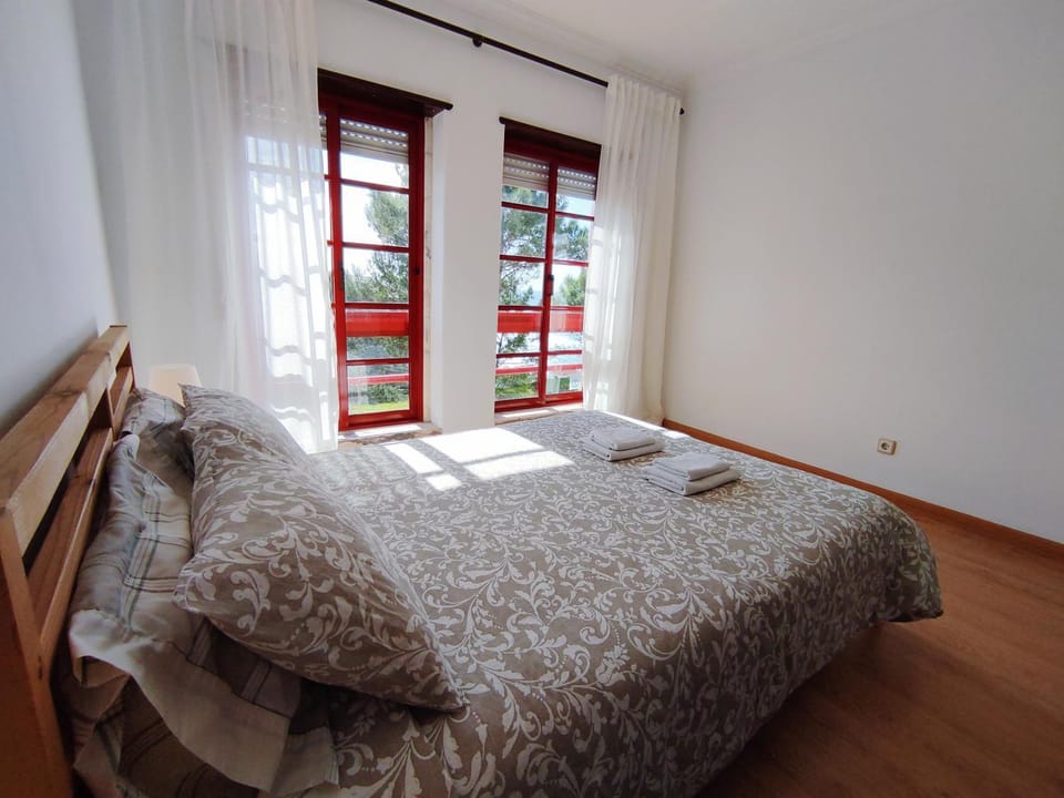 Bedroom, towels