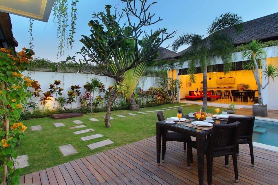 Garden, Dining area, Swimming pool, Swimming pool