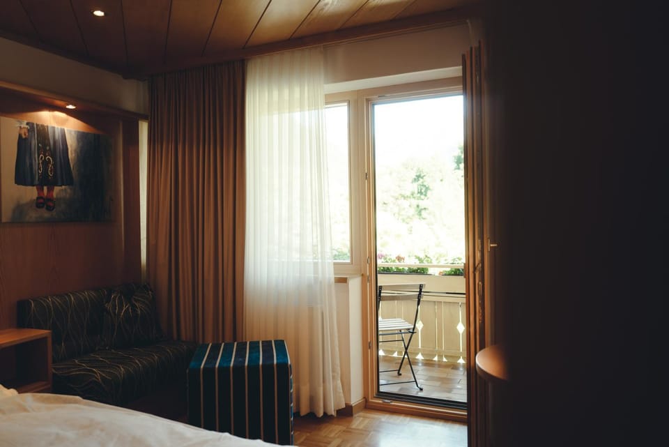 Balcony/Terrace, Photo of the whole room, Decorative detail, Bedroom