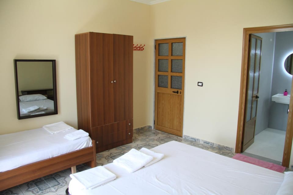Property building, Photo of the whole room, Bedroom