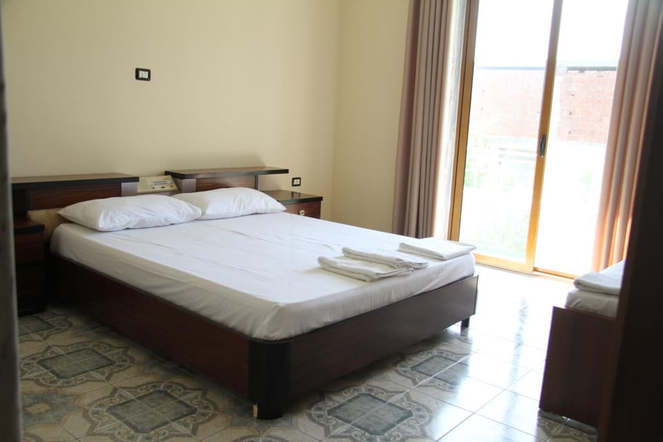 Property building, Bed, Photo of the whole room