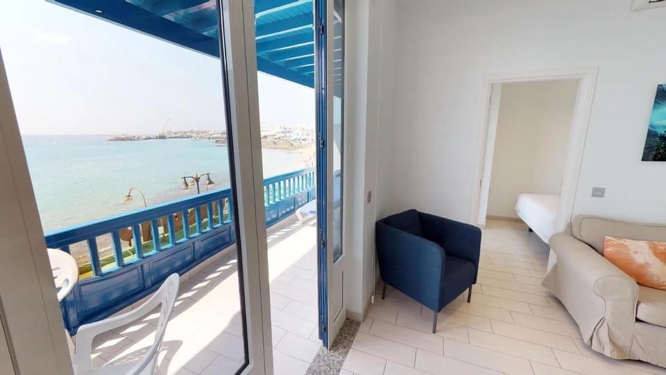 Off site, Natural landscape, View (from property/room), Balcony/Terrace, Balcony/Terrace, Photo of the whole room, Seating area, Dining area, Beach, Sea view, locker