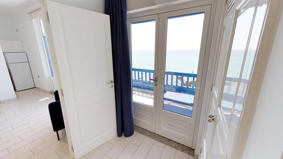 Balcony/Terrace, Bedroom, Sea view, Street view