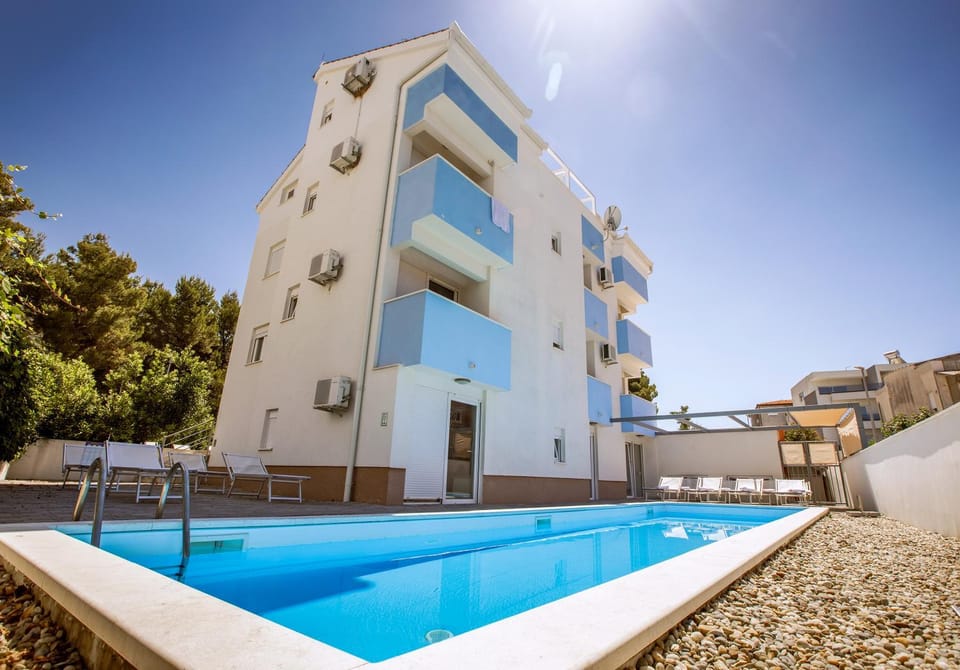 Property building, Swimming pool, Swimming pool