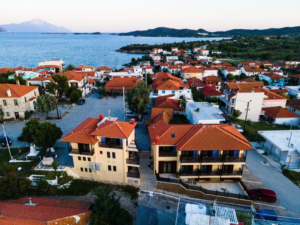 Property building, Day, Neighbourhood, Bird's eye view, Location
