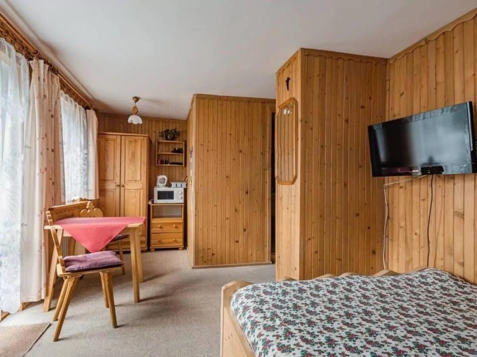 Kitchen or kitchenette, Photo of the whole room, wardrobe