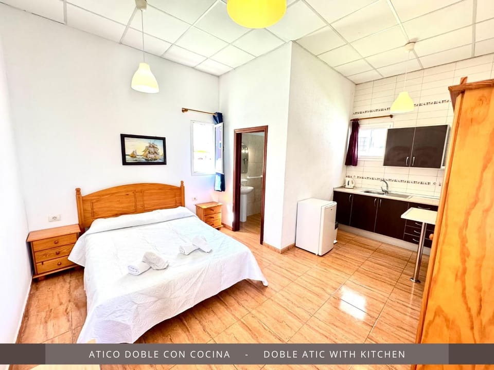 Bed, TV and multimedia, Kitchen or kitchenette, Photo of the whole room, Bedroom, minibar