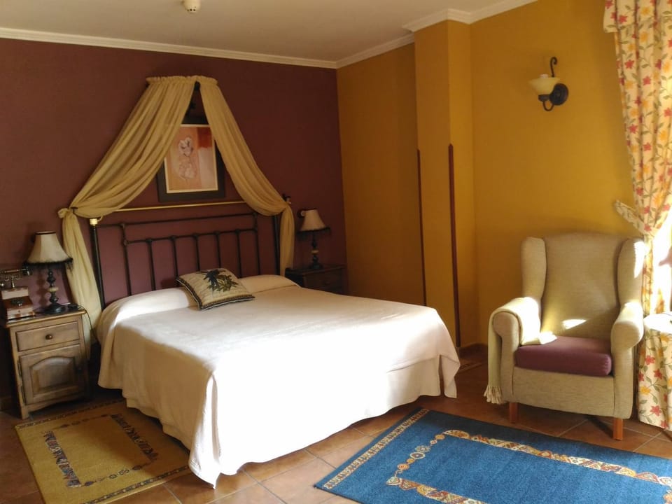 Photo of the whole room, Decorative detail